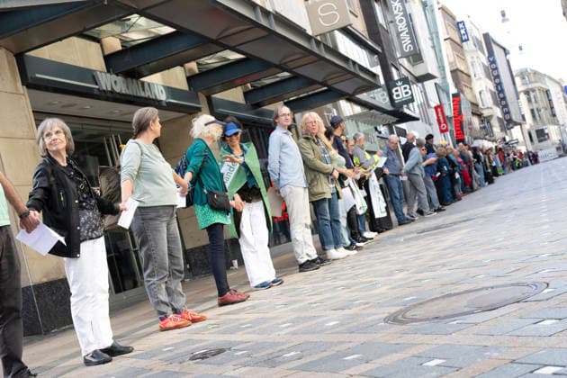 October 3, 2026 Press event: Es brennt initiative—human chain in Dortmund, Hansaplatz; participants on Westenhellweg, Dortmund; Hansaplatz and Westenhellweg, North Rhine-Westphalia, Germany