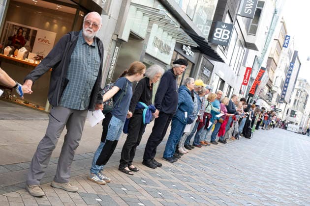 October 3, 2026 Press event: Es brennt initiative—human chain in Dortmund, Hansaplatz; participants on Westenhellweg, Dortmund; Hansaplatz and Westenhellweg, North Rhine-Westphalia, Germany