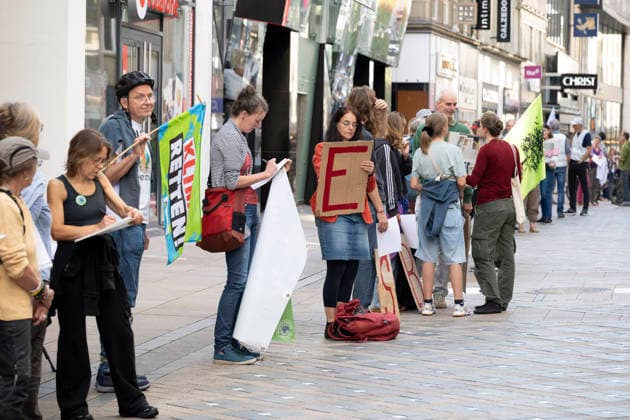 October 3, 2026 Press event: Es brennt initiative—human chain in Dortmund, Hansaplatz; participants on Westenhellweg, Dortmund; Hansaplatz and Westenhellweg, North Rhine-Westphalia, Germany