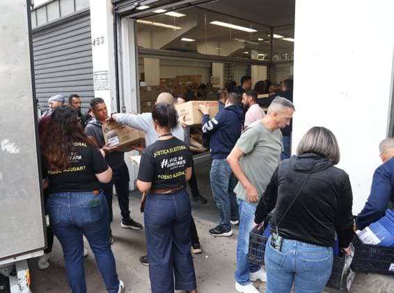 RECORD DATE NOT STATED Ballot boxes leave the electoral office in Bela Vista, Sao Paulo. Sao Paulo (SP), 03 10 2026 2026 elections Electronic ballot boxes leave the 1st electoral office, in Bela Vista, Sao Paulo, to be transported to the polling places for the 1st round of the 2026 elections, scheduled for this Sunday (4).(Foto: Leco Viana Thenews2 imago images) Ballot boxes leave the electoral office in Bela Vista, Sao Paulo. Copyright: xLecoxVianax