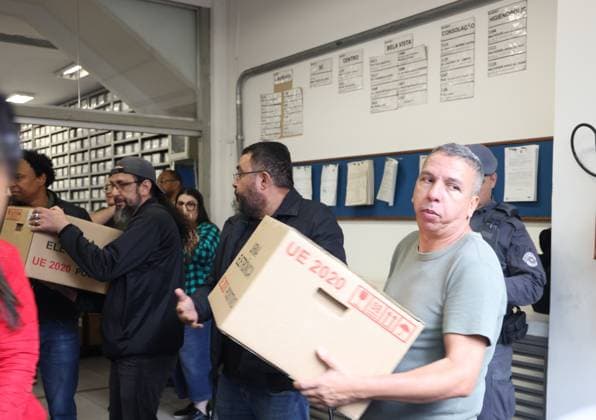 RECORD DATE NOT STATED Ballot boxes leave the electoral office in Bela Vista, Sao Paulo. Sao Paulo (SP), 03 10 2026 2026 elections Electronic ballot boxes leave the 1st electoral office, in Bela Vista, Sao Paulo, to be transported to the polling places for the 1st round of the 2026 elections, scheduled for this Sunday (4).(Foto: Leco Viana Thenews2 imago images) Ballot boxes leave the electoral office in Bela Vista, Sao Paulo. Copyright: xLecoxVianax