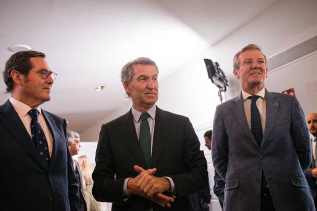Day Three of the La Toja Vínculo Atlántico Forum I D CEOE President Antonio Garamendi, People’s Party President Alberto Núnez Feijóo, and the President of the Xunta de Galicia, Alfonso Rueda, during the La Toja Vínculo Atlántico Forum on October 3, 2026, in O Grove, Pontevedra, Galicia, Spain. The La Toja Vínculo Atlántico Forum is a renowned annual forum for debate and reflection focused on the defense of liberal democracy, the Atlantic partnership, and international cooperation. Founded in 2019 on the initiative of Josep Piqué, Amancio López Seijas, and the Hotusa Group, it brings together prominent political and business leaders, academics, and representatives of civil society on the island of La Toja. OCTOBER 3, 2026 Elena Ferná O Grov Copyright: xElenaxFernandezx 7817722
