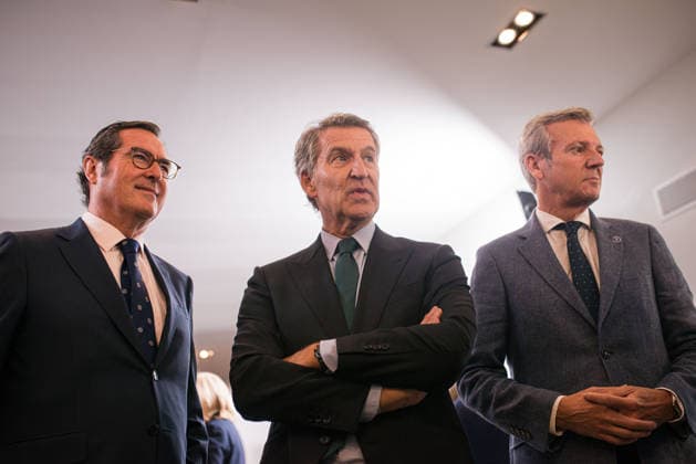 Day Three of the La Toja Vínculo Atlántico Forum I D CEOE President Antonio Garamendi, People’s Party President Alberto Núnez Feijóo, and the President of the Xunta de Galicia, Alfonso Rueda, during the La Toja Vínculo Atlántico Forum on October 3, 2026, in O Grove, Pontevedra, Galicia, Spain. The La Toja Vínculo Atlántico Forum is a renowned annual forum for debate and reflection focused on the defense of liberal democracy, the Atlantic partnership, and international cooperation. Founded in 2019 on the initiative of Josep Piqué, Amancio López Seijas, and the Hotusa Group, it brings together prominent political and business leaders, academics, and representatives of civil society on the island of La Toja. OCTOBER 3, 2026 Elena Ferná O Grov Copyright: xElenaxFernandezx 7817723