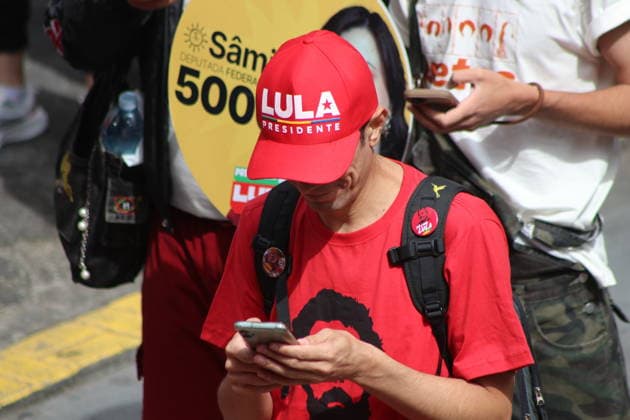 SaO PAULO, SP - 03.10.2026: CAMINHADA REuNE LULA E HADDAD EM SP - President and candidate for re-election Luiz Inacio Lula da Silva participates this Saturday (3), alongside Fernando Haddad, in a campaign walk on Avenida Paulista, in Sao Paulo. The gathering takes place at 10 am, at the corner with Alameda Ministro Rocha Azevedo, with a route along Paulista and Rua Augusta to Praca Roosevelt. The event takes place on the eve of the first round of elections. x3024078x  AngÃ licaxAlves