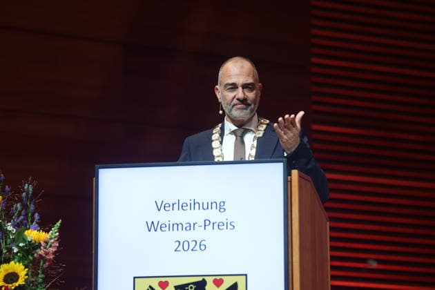Weimar Prize Awarded to Ute Freudenberg Weimar, October 3, 2026 Weimar Prize Awarded to Ute Freudenberg Pictured: Mayor Peter Klein The aw Copyright: xMatthiasxGränzdörferx