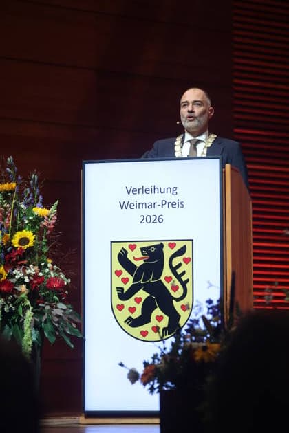 Weimar Prize Awarded to Ute Freudenberg Weimar, October 3, 2026 Weimar Prize Awarded to Ute Freudenberg Pictured: Mayor Peter Klein The aw Copyright: xMatthiasxGränzdörferx