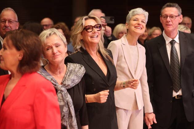 Weimar Prize Awarded to Ute Freudenberg Weimar, October 3, 2026 Weimar Prize Awarded to Ute Freudenberg, pictured here with the presenter. The award ceremo Copyright: xMatthiasxGränzdörferx