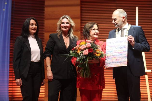 Weimar Prize Awarded to Ute Freudenberg Weimar, October 3, 2026 Weimar Prize Awarded to Ute Freud Copyright: xMatthiasxGränzdörferx