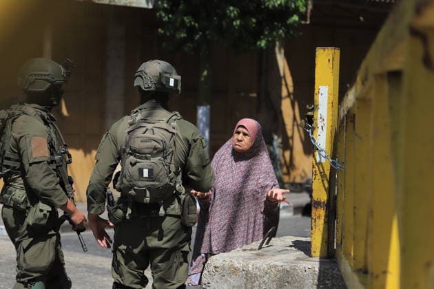 Israeli forces raid Hebron on Sukkot holiday HEBRON, WEST BANK, PALESTINE - OCTOBER 03: Israeli soldiers restrict the movement of Palestinians and take security measures as they raid the Old Town on the occasion of Sukkot feast in Hebron, West Bank, Palestine on October 03, 2026. Amer Shallodi Anadolu Hebron West Bank. Editorial use only. Please get in touch for any other usage. Copyright: x2026xAnadoluxAmerxShallodix