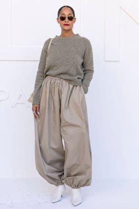 Tracee Ellis Ross at the photocall for the Céline Spring Summer 2027 Women’s Ready-to-Wear collection during Paris Fashion Week (PFW) at the National Archives Museum in Paris, France, on October 3, 2026. Olivier Borde, Bestimage. Photocall at the Céline fashion show as part of Paris RTW Spring Summer 2027 Fashion Week, held at the Musée National des Archives on October 3, 2026, in Paris, France. Paris, France  Copyright: xOLIVIERxBORDEx xBESTIMAGExOLIVIERxBORDEx xBESTIMAGEx