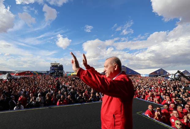 Turkish President Erdogan visits the TEKNOFEST Southeast in Sanliurfa SANLIURFA, TURKIYE - OCTOBER 03: (----EDITORIAL USE ONLY - MANDATORY CREDIT - TURKISH PRESIDENCY MURAT CETINMUHURDAR HANDOUT - NO MARKETING NO ADVERTISING CAMPAIGNS - DISTRIBUTED AS A SERVICE TO CLIENTS----) Turkish President Recep Tayyip Erdogan greets crowd and participants during his visit to the Aerospace, Space and Technology Festival (TEKNOFEST) Southeast at Sanliurfa GAP Airport in Sanliurfa, Turkiye on October 3, 2026. Turkish Presidency Murat Cetinmuhurdar Handout Anadolu Sanliurfa Turkey. Editorial use only. Please get in touch for any other usage.  Copyright: x2026xAnadoluxTurkishxPresidencyx MuratxCetinmuhurdarx xHandoutx