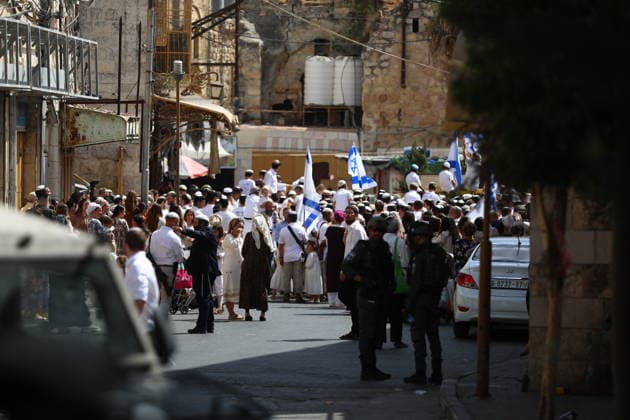 Israeli Soldiers Restrict Palestinian Movement During Settler Tour in Hebron Israeli soldiers restrict the movement of Palestinians and take security measures during a tour by Israeli settlers in the Old City of Hebron, in the West Bank, on October 3, 2026, during the Jewish holiday of Sukkot. Photo by Mamoun Wazwaz apaimages Hebron West Bank Palestinian Territory 031026_Hebron_MW_00(32) Copyright: xapaimagesxMamounxWazwazx xapaimagesx