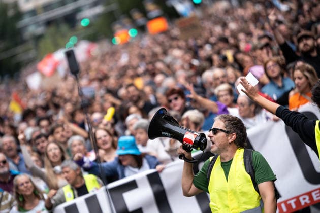 October 3, 2026, Madrid, Madrid, SPAIN: Tens of thousands of protesters demonstrate in Madrid for the universal right to housing and the expropriation of vulture funds. Over the past week, mobilizations have been taking place across Spain over the critical housing situation in the country. Madrid SPAIN - ZUMAc270 20261003_zip_c270_009 Copyright: xDavidxCruzxSanzx