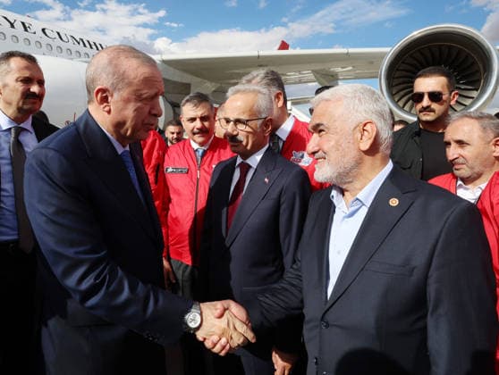 Turkish President Erdogan visits the TEKNOFEST Southeast in Sanliurfa SANLIURFA, TURKIYE - OCTOBER 03: (----EDITORIAL USE ONLY - MANDATORY CREDIT - TURKISH PRESIDENCY MURAT CETINMUHURDAR HANDOUT - NO MARKETING NO ADVERTISING CAMPAIGNS - DISTRIBUTED AS A SERVICE TO CLIENTS----) Turkish President Recep Tayyip Erdogan is welcomed by HUDAPAR Chairman Zekeriya Yapicioglu upon his arrival at Sanliurfa GAP Airport to participate in various programs and Aerospace, Space and Technology Festival (TEKNOFEST) Southeast in Sanliurfa, Turkiye on October 3, 2026. Turkish Presidency Murat Cetinmuhurdar Handout Anadolu Sanliurfa Turkey. Editorial use only. Please get in touch for any other usage. Copyright: x2026xAnadoluxTurkishxPresidencyx MuratxCetinmuhurdarx xHandoutx