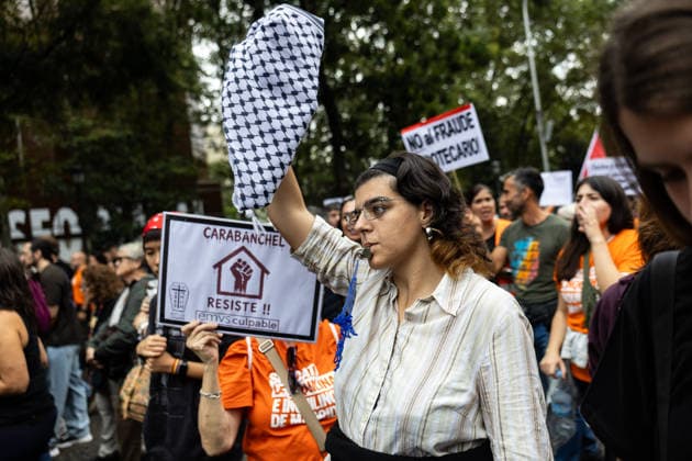 Housing Protest in Madrid: A large crowd gathered during the protest to demand a reduction in rental prices on October 3, 2026, in Madrid, Spain. The Tenants’ Union organized the march to demand changes in housing policies and greater protection for renters. Prime Minister Pedro Sánchez, will spend the next few hours analyzing what happened yesterday, Friday, in Congress following the rejection of the two royal decrees on housing, and will be monitoring the public reaction in the streets to decide whether to ultimately call early general elections. OCTOBER 3, 2026 Ananda Manjó Madrid, Madrid, Spain Copyright: xAnandaxManjonx 7817954