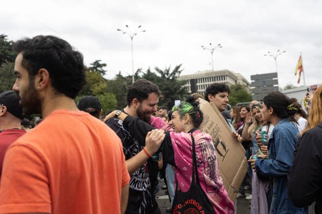 Housing Protest in Madrid: A large crowd gathered during the protest to demand a reduction in rental prices on October 3, 2026, in Madrid, Spain. The Tenants’ Union organized the march to demand changes in housing policies and greater protection for renters. Prime Minister Pedro Sánchez, will spend the next few hours analyzing what happened yesterday, Friday, in Congress following the rejection of the two royal decrees on housing, and will be monitoring the public reaction in the streets to decide whether to ultimately call early general elections. OCTOBER 3, 2026 Ananda Manjó Madrid, Madrid, Spain Copyright: xAnandaxManjonx 7817958