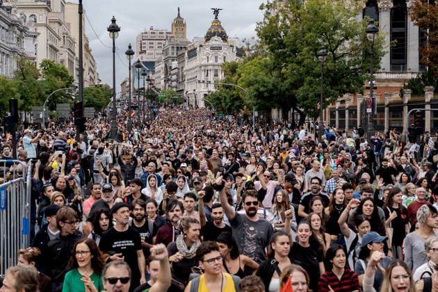 Thousands march in Madrid over Spain’s housing crisis MADRID, SPAIN - OCTOBER 3: Thousands of people march through central city center during a demonstration organized by tenant unions demanding measures to improve housing conditions and address Spain’s housing crisis, a day after parliament rejected two government housing decrees in Madrid, Spain, on October 3, 2026. Diego Radames Anadolu Madrid Spain. Editorial use only. Please get in touch for any other usage. Copyright: x2026xAnadoluxDiegoxRadamesx