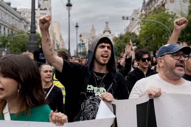 Thousands march in Madrid over Spain’s housing crisis MADRID, SPAIN - OCTOBER 3: Thousands of people march through central city center during a demonstration organized by tenant unions demanding measures to improve housing conditions and address Spain’s housing crisis, a day after parliament rejected two government housing decrees in Madrid, Spain, on October 3, 2026. Diego Radames Anadolu Madrid Spain. Editorial use only. Please get in touch for any other usage. Copyright: x2026xAnadoluxDiegoxRadamesx