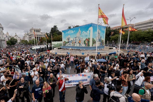 Thousands march in Madrid over Spain’s housing crisis MADRID, SPAIN - OCTOBER 3: Thousands of people march through central city center during a demonstration organized by tenant unions demanding measures to improve housing conditions and address Spain’s housing crisis, a day after parliament rejected two government housing decrees in Madrid, Spain, on October 3, 2026. Diego Radames Anadolu Madrid Spain. Editorial use only. Please get in touch for any other usage. Copyright: x2026xAnadoluxDiegoxRadamesx