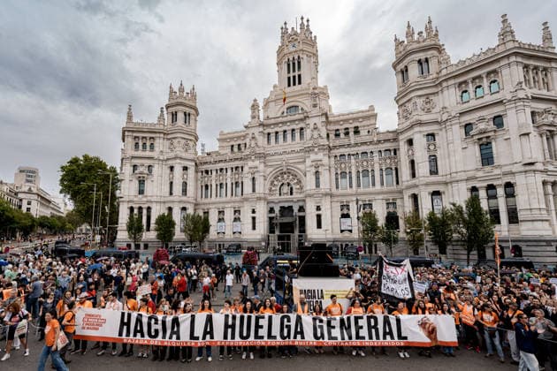 Thousands march in Madrid over Spain’s housing crisis MADRID, SPAIN - OCTOBER 3: Thousands of people march through central city center during a demonstration organized by tenant unions demanding measures to improve housing conditions and address Spain’s housing crisis, a day after parliament rejected two government housing decrees in Madrid, Spain, on October 3, 2026. Diego Radames Anadolu Madrid Spain. Editorial use only. Please get in touch for any other usage.  Copyright: x2026xAnadoluxDiegoxRadamesx