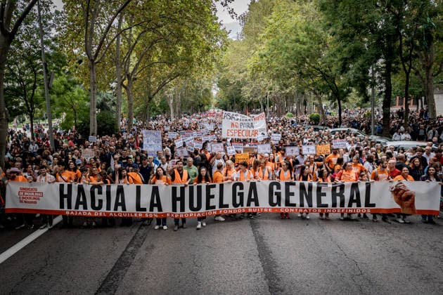 Thousands march in Madrid over Spain’s housing crisis MADRID, SPAIN - OCTOBER 3: Thousands of people march through central city center during a demonstration organized by tenant unions demanding measures to improve housing conditions and address Spain’s housing crisis, a day after parliament rejected two government housing decrees in Madrid, Spain, on October 3, 2026. Diego Radames Anadolu Madrid Spain. Editorial use only. Please get in touch for any other usage. Copyright: x2026xAnadoluxDiegoxRadamesx