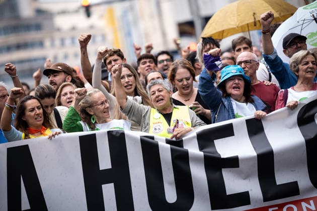 October 3, 2026, Madrid, Madrid, SPAIN: Tens of thousands of protesters demonstrate in Madrid for the universal right to housing and the expropriation of vulture funds. Over the past week, mobilizations have been taking place across Spain over the critical housing situation in the country. Madrid SPAIN - ZUMAc270 20261003_zip_c270_003 Copyright: xDavidxCruzxSanzx