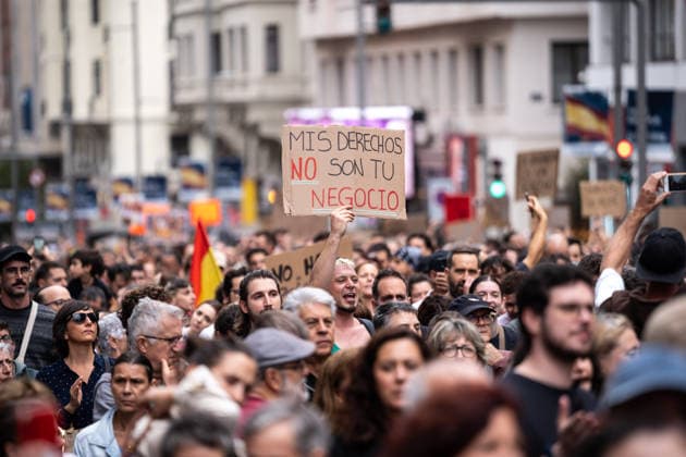 October 3, 2026, Madrid, Madrid, SPAIN: Tens of thousands of protesters demonstrate in Madrid for the universal right to housing and the expropriation of vulture funds. Over the past week, mobilizations have been taking place across Spain over the critical housing situation in the country. Madrid SPAIN - ZUMAc270 20261003_zip_c270_006 Copyright: xDavidxCruzxSanzx