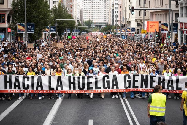 October 3, 2026, Madrid, Madrid, SPAIN: Tens of thousands of protesters demonstrate in Madrid for the universal right to housing and the expropriation of vulture funds. Over the past week, mobilizations have been taking place across Spain over the critical housing situation in the country. Madrid SPAIN - ZUMAc270 20261003_zip_c270_007 Copyright: xDavidxCruzxSanzx