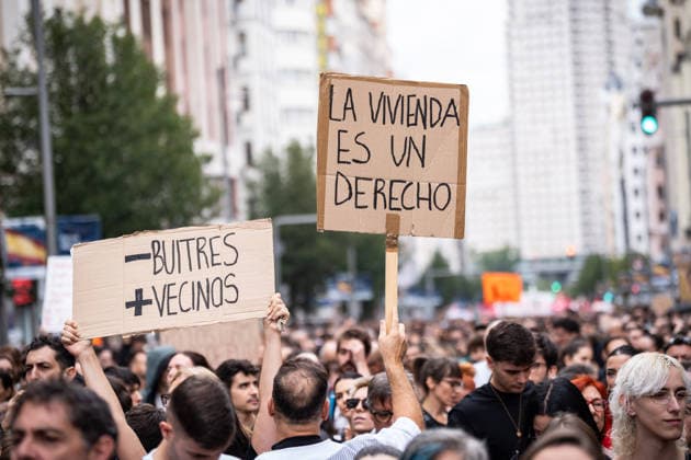 October 3, 2026, Madrid, Madrid, SPAIN: Tens of thousands of protesters demonstrate in Madrid for the universal right to housing and the expropriation of vulture funds. Over the past week, mobilizations have been taking place across Spain over the critical housing situation in the country. Madrid SPAIN - ZUMAc270 20261003_zip_c270_005 Copyright: xDavidxCruzxSanzx