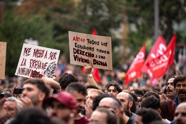 October 3, 2026, Madrid, Madrid, SPAIN: Tens of thousands of protesters demonstrate in Madrid for the universal right to housing and the expropriation of vulture funds. Over the past week, mobilizations have been taking place across Spain over the critical housing situation in the country. Madrid SPAIN - ZUMAc270 20261003_zip_c270_010 Copyright: xDavidxCruzxSanzx