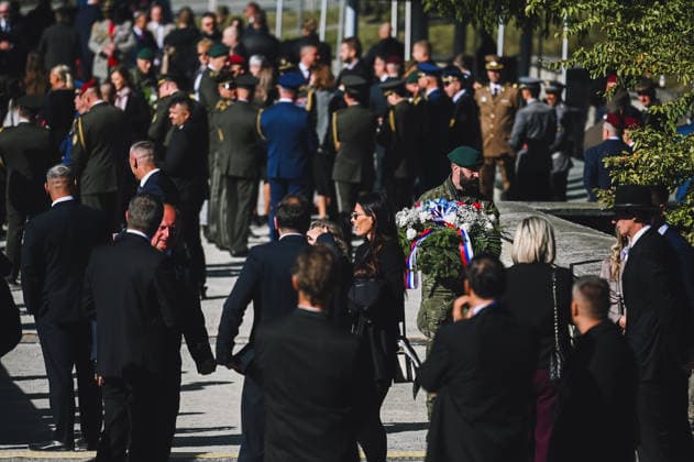 82nd anniversary of the Carpathina-Dukla Operation SVIDNIK, SLOVAKIA – OCTOBER 3: A soldier carries a wreath as Slovak officials, military personnel and members of the public gather to commemorate the 82nd anniversary of the Carpathian-Dukla Operation, one of the bloodiest military operations fought on Slovak territory during World War II. The commemorations take place at the Military Historical Museum in Svidnik and at the Dukla battlefield memorial complex, honouring the soldiers who fought and died during the operation, which marked the beginning of the direct liberation of Czechoslovakia. Robert Nemeti Anadolu Svidnik Slovakia. Editorial use only. Please get in touch for any other usage. Copyright: x2026xAnadoluxRobertxNemetix