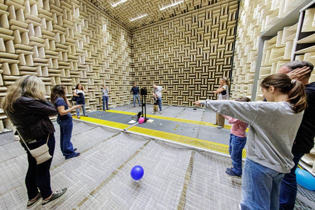 October 3, 2026, Düsseldorf: At this year’s TürenAuf Tag mit der Maus, children and parents will experience amazing acoustic experiments in an anechoic chamber at Düsseldorf University of Applied Sciences. Düsseldorf University of Applied Sciences, Münsterstraße, North Rhine-Westphalia, Germany