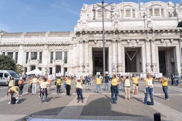 IPA89258894 - Milan, October 3, 2026, Flash Mob by Teachers and ATA Staff in Piazza Duca D™Aosta Copyright: xGiuliaxSciaccax xGiuliaxSciaccax IPA89258894