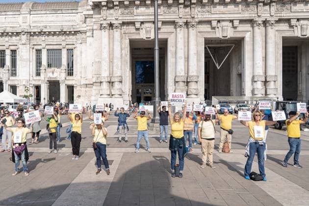 IPA89258895 - Milan, October 3, 2026, Flash Mob by Teachers and ATA Staff in Piazza Duca D™Aosta Copyright: xGiuliaxSciaccax xGiuliaxSciaccax IPA89258895