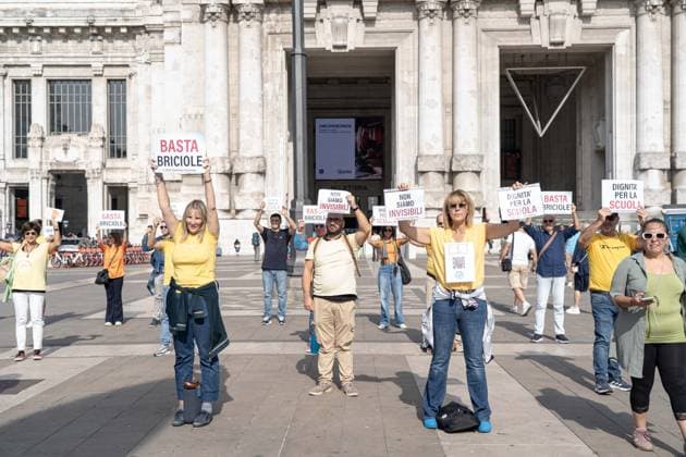 IPA89258898 - Milan, October 3, 2026, Flash Mob by Teachers and ATA Staff in Piazza Duca D™Aosta Copyright: xGiuliaxSciaccax xGiuliaxSciaccax IPA89258898