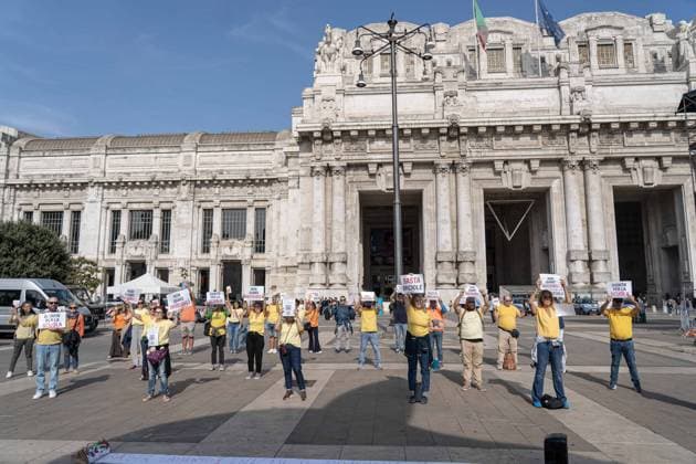 IPA89258913 - Milan, October 3, 2026, Flash Mob by Teachers and ATA Staff in Piazza Duca D™Aosta Copyright: xGiuliaxSciaccax xGiuliaxSciaccax IPA89258913
