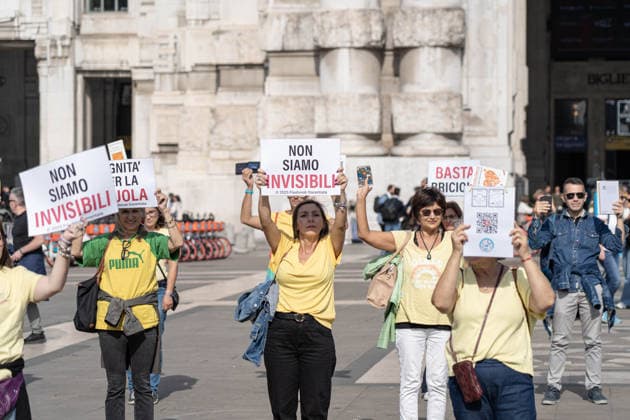 IPA89258915 - Milan, October 3, 2026, Flash Mob by Teachers and ATA Staff in Piazza Duca D™Aosta Copyright: xGiuliaxSciaccax xGiuliaxSciaccax IPA89258915