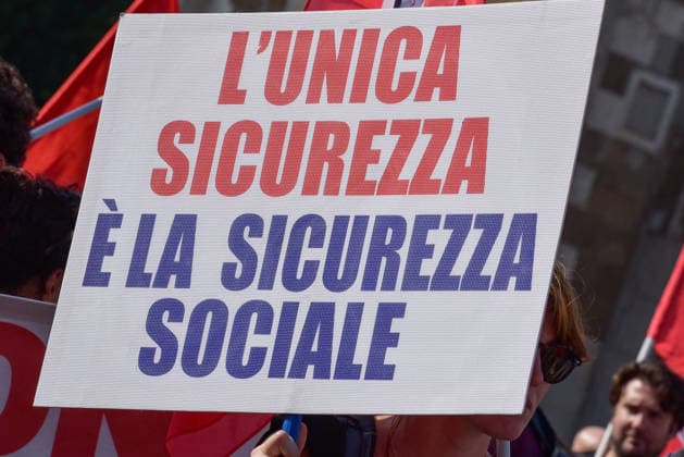 October 3, 2026, Rome, Rome, Italy: A protester holds a sign against the policies of the Meloni government during the Potere al Popolo demonstration at Piazza Bocca della Verità in Rome on October 3, 2026. Rome Italy - ZUMAn299 20261003_zip_n299_018 Copyright: xVincenzoxNuzzolesex