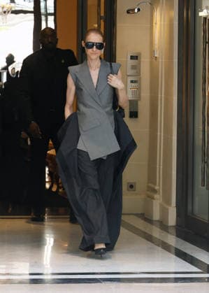 Céline Dion leaves the Royal Monceau hotel in Paris on October 3, 2026. Denis Guignebourg, Bestimage. Céline Dion leaves the Royal Monceau hotel in Paris on October 3, 2026. Paris, France  Copyright: xDenisxGuignebourgx xBestimagexDenisxGuignebourgx xBestimagex