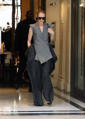 Céline Dion leaves the Royal Monceau hotel in Paris on October 3, 2026. Denis Guignebourg, Bestimage. Céline Dion leaves the Royal Monceau hotel in Paris on October 3, 2026. Paris, France  Copyright: xDenisxGuignebourgx xBestimagexDenisxGuignebourgx xBestimagex