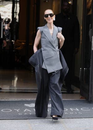 Céline Dion leaves the Royal Monceau hotel in Paris on October 3, 2026. Denis Guignebourg, Bestimage. Céline Dion leaves the Royal Monceau hotel in Paris on October 3, 2026. Paris, France  Copyright: xDenisxGuignebourgx xBestimagexDenisxGuignebourgx xBestimagex