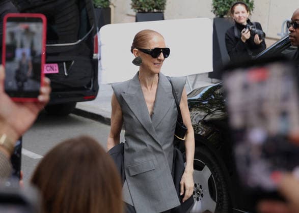 Céline Dion leaves the Royal Monceau hotel in Paris on October 3, 2026. Denis Guignebourg, Bestimage. Céline Dion leaves the Royal Monceau hotel in Paris on October 3, 2026. Paris, France  Copyright: xDenisxGuignebourgx xBestimagexDenisxGuignebourgx xBestimagex
