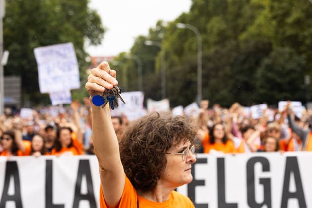 October 3, 2026, Madrid, Madrid, SPAIN: Almost half a million people demonstrated in Madrid this Saturday to demand intervention in the housing market. The protest took place a day after the Congress of DeputiesÃ¢â‚¬with votes from the political rightÃ¢â‚¬rejected two decrees aimed at increasing control over the real estate market. Madrid SPAIN - ZUMAl221 20261003_zip_l221_004 Copyright: xIgnacioxLopezxIsasmendix