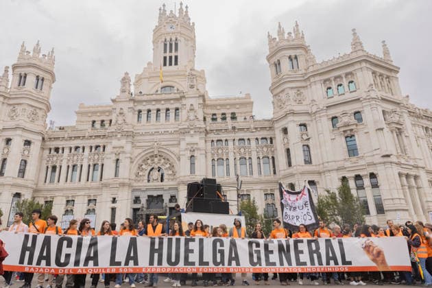October 3, 2026, Madrid, Madrid, SPAIN: Almost half a million people demonstrated in Madrid this Saturday to demand intervention in the housing market. The protest took place a day after the Congress of Deputiesâ€with votes from the political rightâ€rejected two decrees aimed at increasing control over the real estate market. Madrid SPAIN - ZUMAl221 20261003_zip_l221_010 Copyright: xIgnacioxLopezxIsasmendix