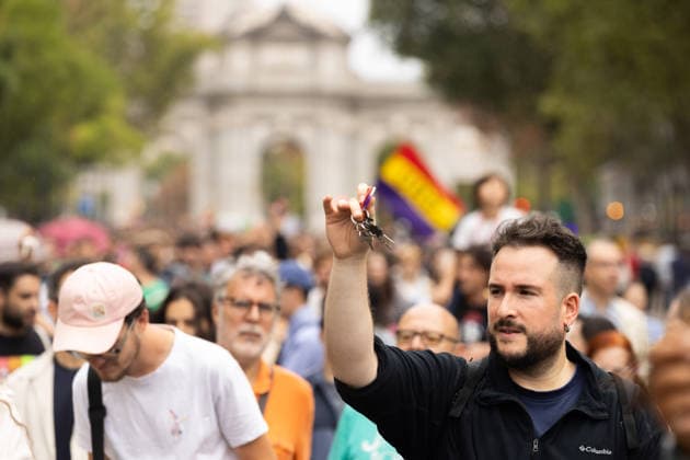 October 3, 2026, Madrid, Madrid, SPAIN: Almost half a million people demonstrated in Madrid this Saturday to demand intervention in the housing market. The protest took place a day after the Congress of Deputiesâ€with votes from the political rightâ€rejected two decrees aimed at increasing control over the real estate market. Madrid SPAIN - ZUMAl221 20261003_zip_l221_015 Copyright: xIgnacioxLopezxIsasmendix