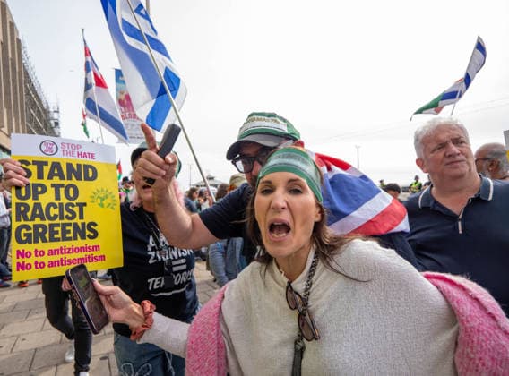 Pro-Israel rally face off against a counter-demonstration of pro-Palestine protesters outside the Party’s Autumn Conference - 03 Oct 2026 Pro Israel supporters gather outside green Conference centre during the demonstration. Activists from a pro-Israel rally face off against a counter-demonstration of pro-Palestine protesters outside the Brighton Centre, where the Green Party’s Autumn Conference is underway. Pickets lines formed as tensions flared over a highly controversial internal conference motion seeking to formally classify Zionism as Racism . Brighton United Kingdom Copyright: xGaryxRobertsx xSOPAxImagesx GROBERTS-24