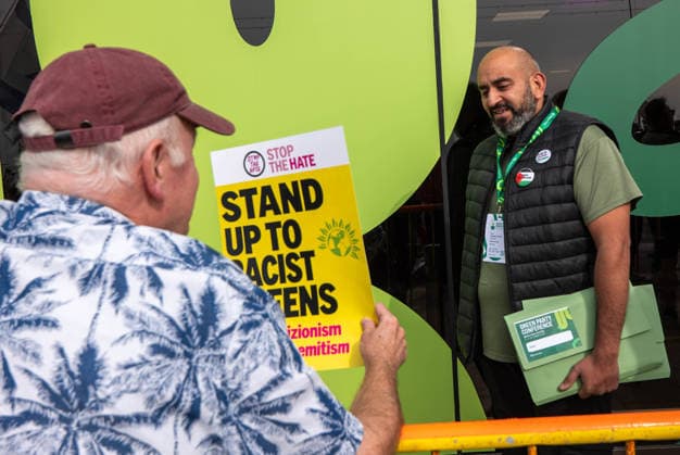 Pro-Israel rally face off against a counter-demonstration of pro-Palestine protesters outside the Party’s Autumn Conference - 03 Oct 2026 Pro Israel supporter with stand up to Racist Greens placard waves at at Green attendee as he enters the Brighton conference centre during the demonstration. Activists from a pro-Israel rally face off against a counter-demonstration of pro-Palestine protesters outside the Brighton Centre, where the Green Party’s Autumn Conference is underway. Pickets lines formed as tensions flared over a highly controversial internal conference motion seeking to formally classify Zionism as Racism . Brighton United Kingdom Copyright: xGaryxRobertsx xSOPAxImagesx GROBERTS-26