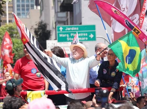 RECORD DATE NOT STATED Lula takes a walk along Paulista Avenue and continues along Augusta Street. Sao Paulo (SP), October 3, 2026 2026 Elections Lula President and candidate for re-election Luiz Inacio Lula da Silva (PT) participates in a walk on Paulista Avenue, in Sao Paulo, in the last campaign event before the first round of elections. The mobilization continues along Augusta Street towards Roosevelt Square. Lula is accompanied by allies, including Fernando Haddad, Geraldo Alckmin, Marina Silva, and Simone Tebet.(Foto: Leco Viana Thenews2 imago images) Lula takes a walk along Paulista Avenue and continues along Augusta Street.  Copyright: xLecoxVianax