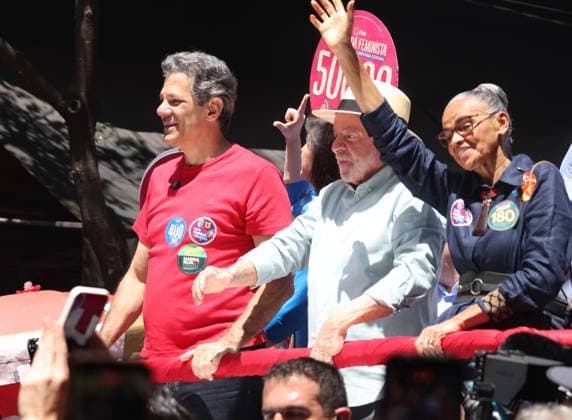 RECORD DATE NOT STATED Lula takes a walk along Paulista Avenue and continues along Augusta Street. Sao Paulo (SP), October 3, 2026 2026 Elections Lula President and candidate for re-election Luiz Inacio Lula da Silva (PT) participates in a walk on Paulista Avenue, in Sao Paulo, in the last campaign event before the first round of elections. The mobilization continues along Augusta Street towards Roosevelt Square. Lula is accompanied by allies, including Fernando Haddad, Geraldo Alckmin, Marina Silva, and Simone Tebet.(Foto: Leco Viana Thenews2 imago images) Lula takes a walk along Paulista Avenue and continues along Augusta Street.  Copyright: xLecoxVianax