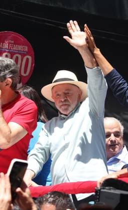 RECORD DATE NOT STATED Lula takes a walk along Paulista Avenue and continues along Augusta Street. Sao Paulo (SP), October 3, 2026 2026 Elections Lula President and candidate for re-election Luiz Inacio Lula da Silva (PT) participates in a walk on Paulista Avenue, in Sao Paulo, in the last campaign event before the first round of elections. The mobilization continues along Augusta Street towards Roosevelt Square. Lula is accompanied by allies, including Fernando Haddad, Geraldo Alckmin, Marina Silva, and Simone Tebet.(Foto: Leco Viana Thenews2 imago images) Lula takes a walk along Paulista Avenue and continues along Augusta Street.  Copyright: xLecoxVianax